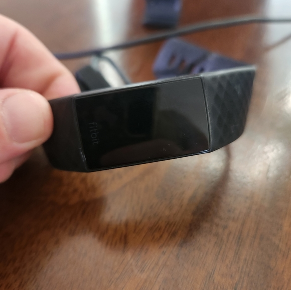 Fitbit Charge 4 - Picture 2 of 2